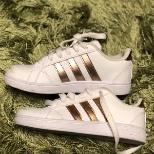 Fresh Adidas Stripes 👟